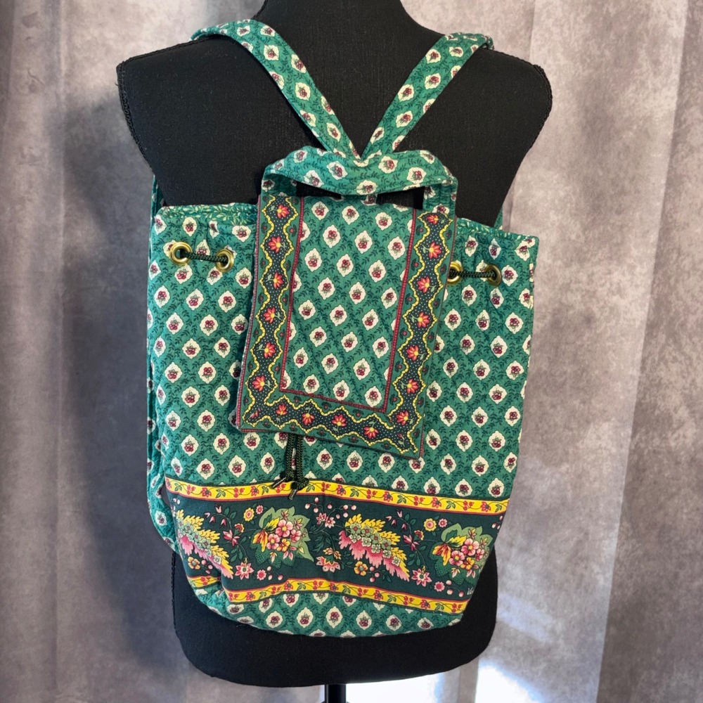 NWOT Vera Bradley Greenfield Backpack Green Floral Quilted Snap Flap - Picture 3 of 8